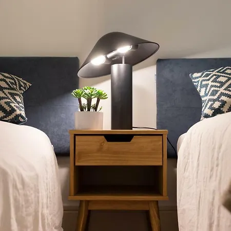 Apartment Arte I By Aston & Wolf